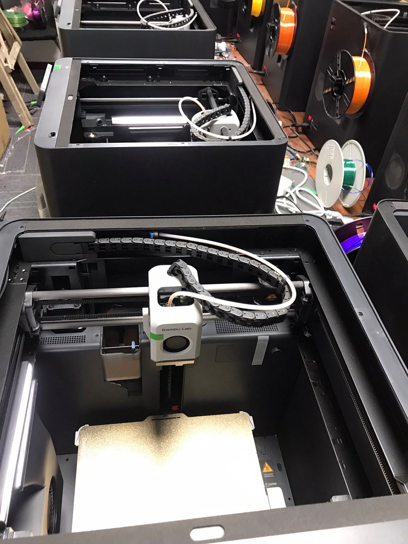 3d打印机可以使用多种高性能材料,如聚合物,金属等,使得产品具备很强